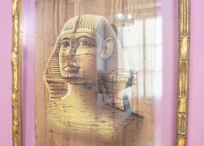 Del Arqueólogo De Apartamento Cádis